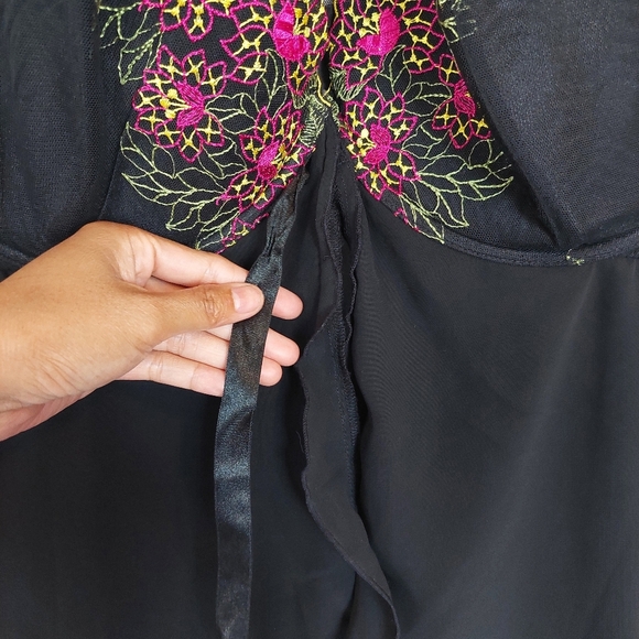 Cacique Plus Size Babydoll Black Floral Embroided Nightgown Top Size 22/24 - Picture 3 of 6